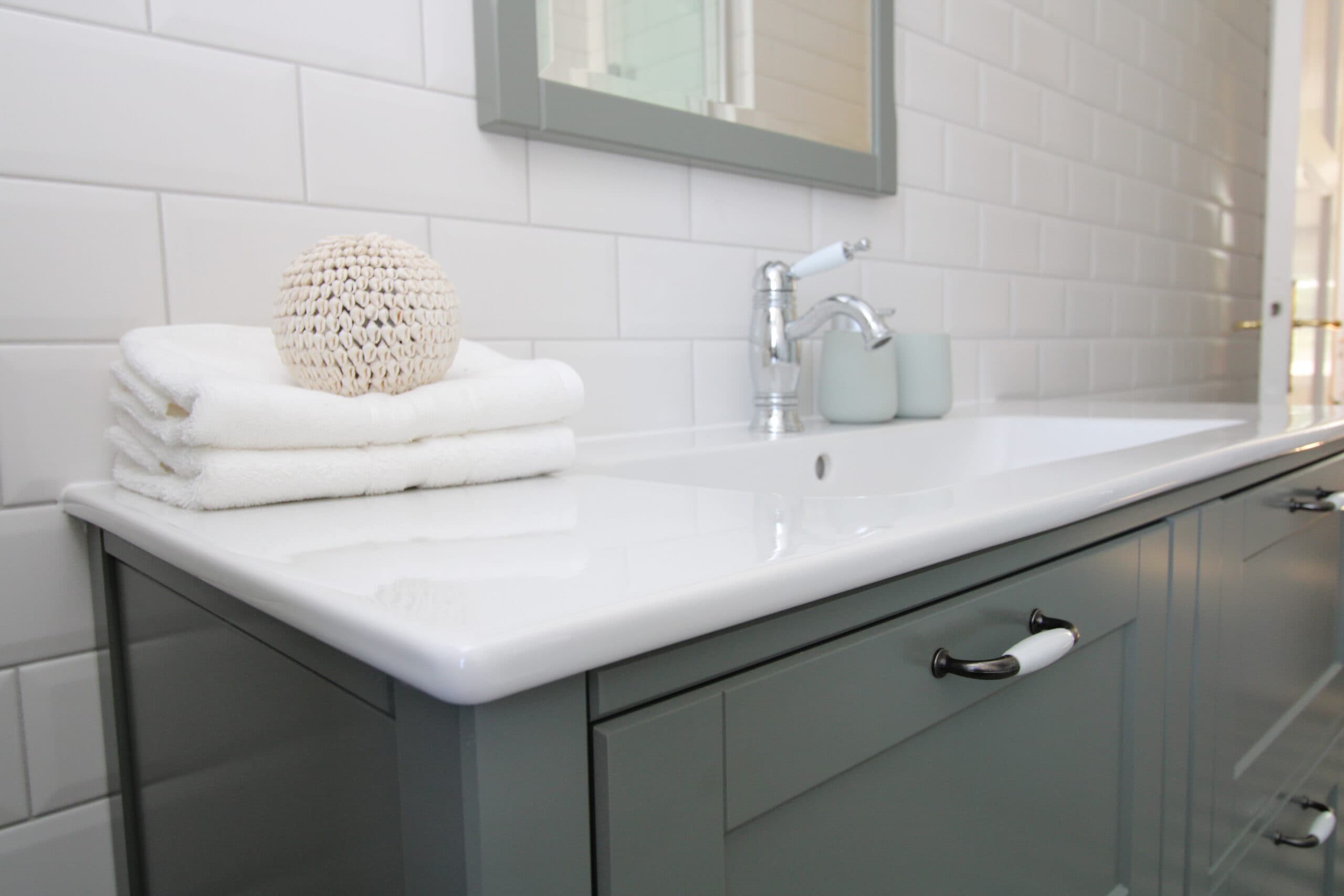 Mossgrön kommod från Björbo Badrum