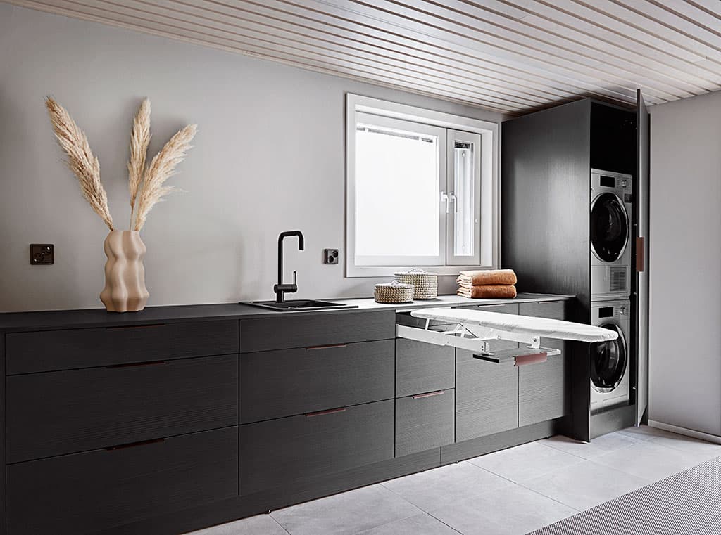 Temal snygg tvättstuga i svart