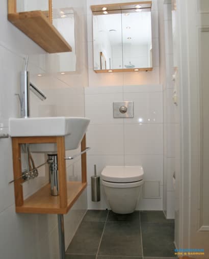 Litet badrum med inbyggd blandare