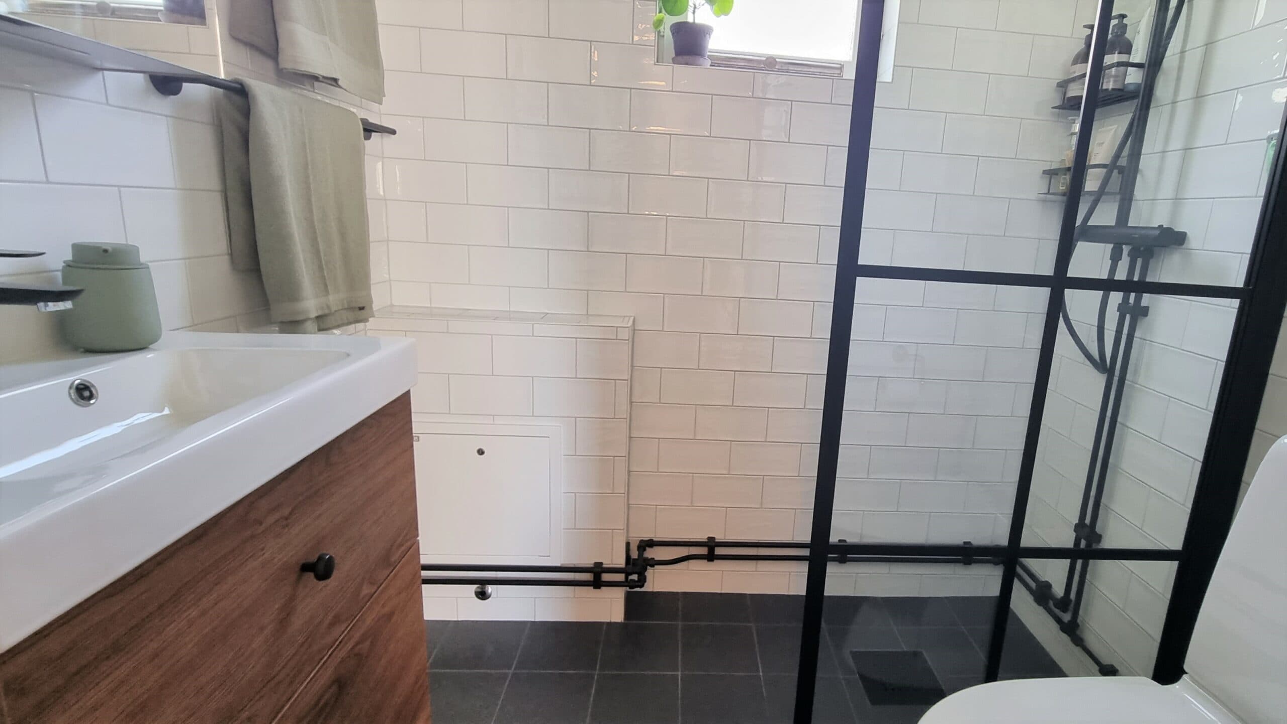 Fint kommod i Brun ek