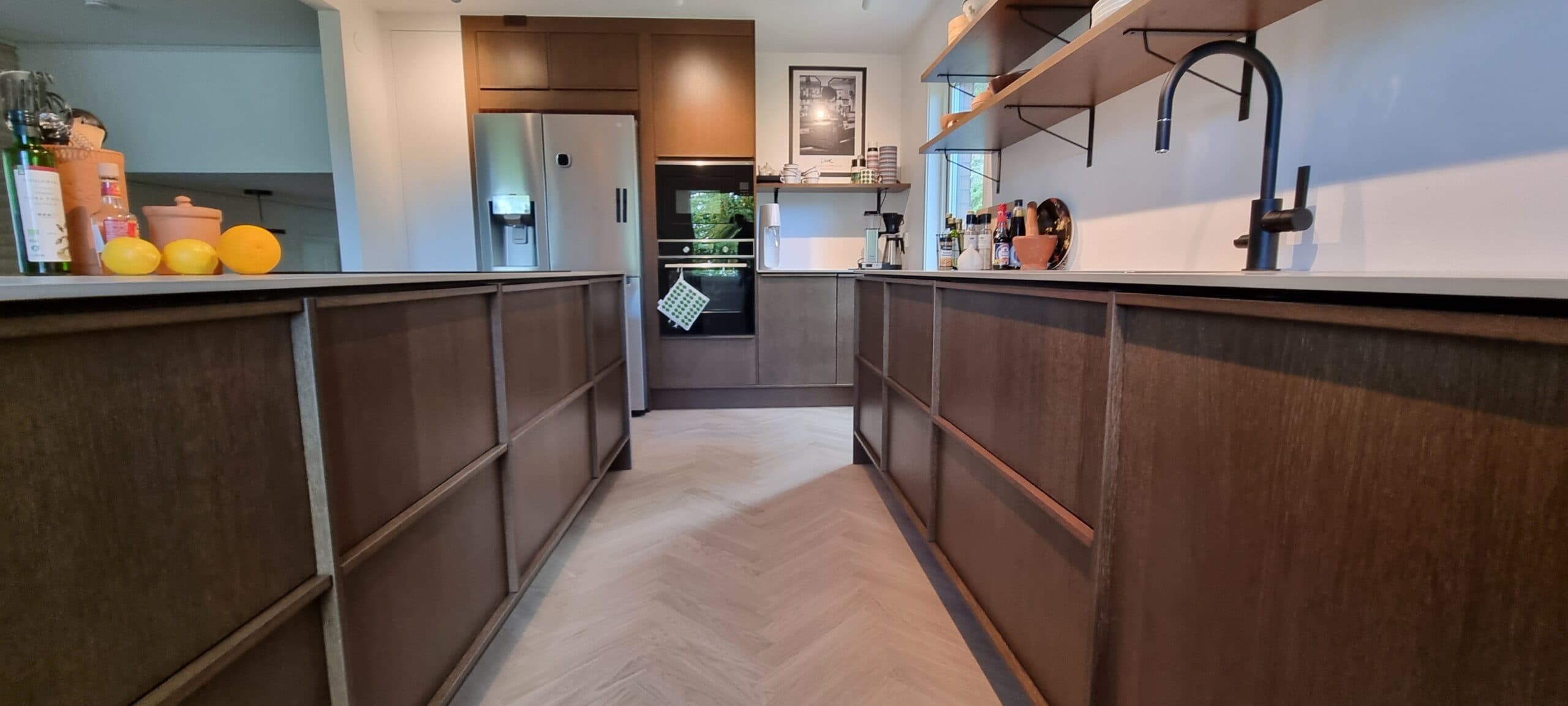 Kök i brunbetsad ek från Marbodal